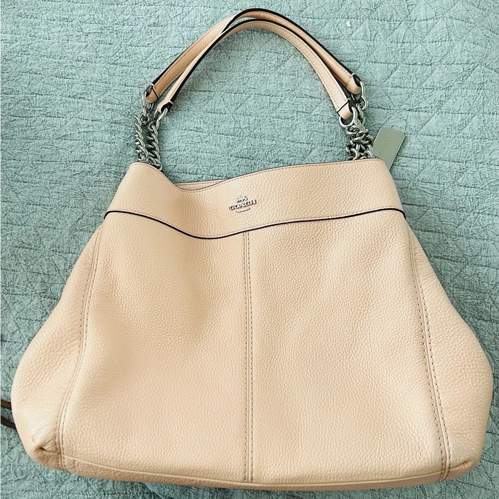 COACH LIKE NEW Lexy Pebble Leather Handbag in Peach